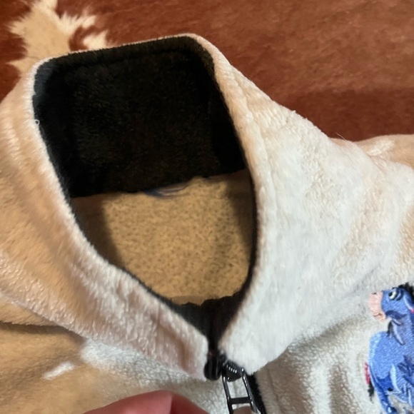 Vintage POOH sweatshirt
no size tag fits small / medium
So cute!!! - Picture 5 of 6